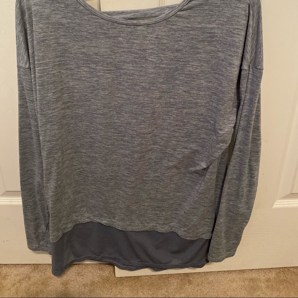 Long sleeve casual active top